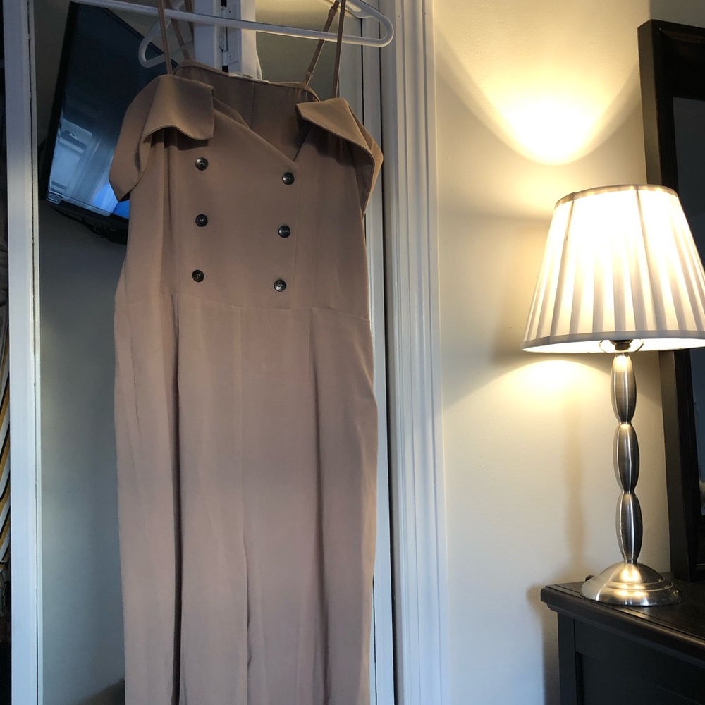 Size small, tan jumper. Brand name: LELIS